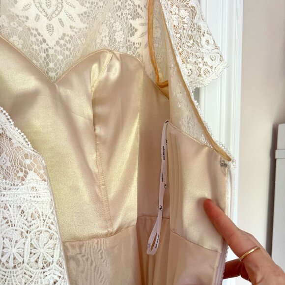 AW Bridal Calla Wedding Dress - Lace, Ivory, Train, Short Sleeves, Fitted Waist - Picture 3 of 9